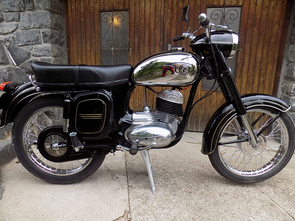 Jawa Chlumec25 ČZ175 SPORT REN 008